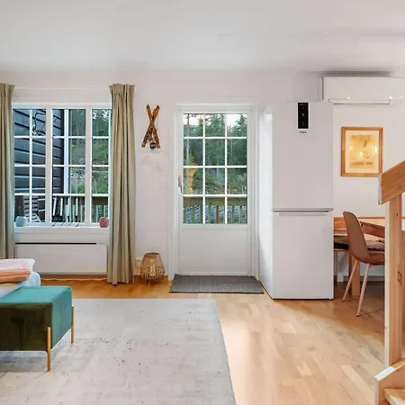 Ski-in Out Apt, Private Sauna, Sleeps 9 Апартаменты