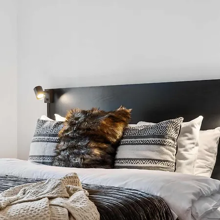 Апартаменты Ski-in Out Apt, Private Sauna, Sleeps 9 *