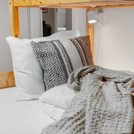 Ski-in Out Apt, Private Sauna, Sleeps 9 Апартаменты